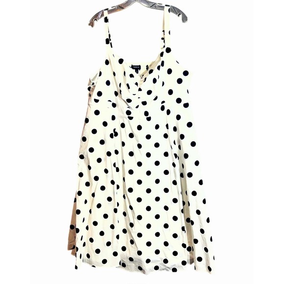 Torrid Size 3 Plus Size 3X White Black Polka Dot Sundress Sweetheart Fit & Flare - Picture 2 of 14